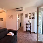 Castellini-private Parking Daire