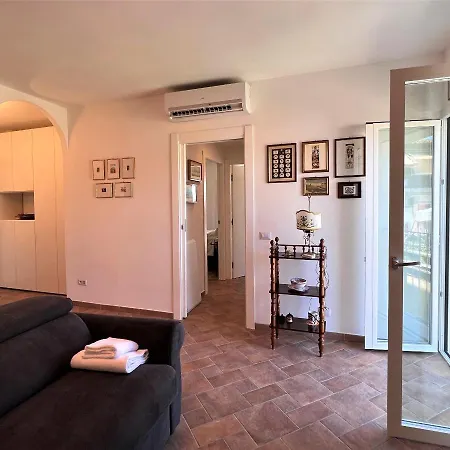 Castellini-private Parking Apartment